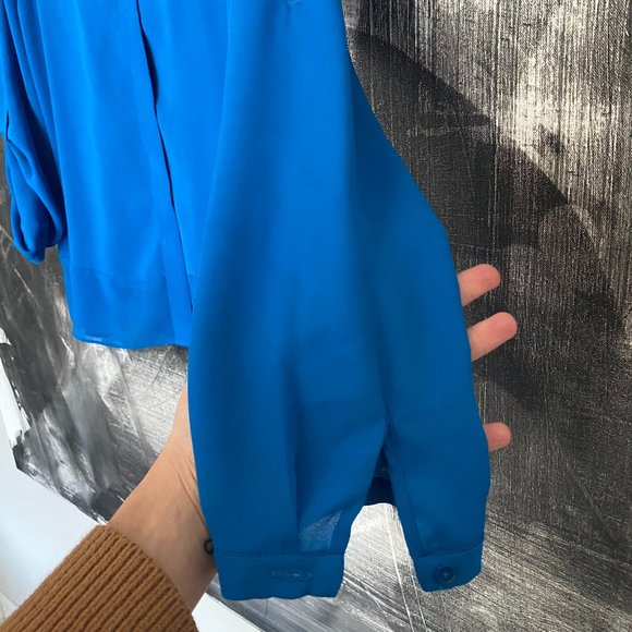 T Tahari | Blue | Button Down | Long Sleeve | Size Medium - Picture 8 of 11